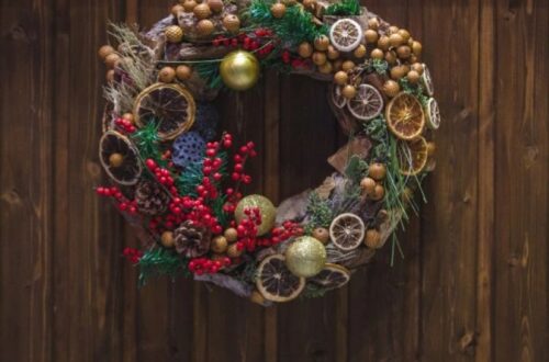 christmas-wreath-with-holly-berr