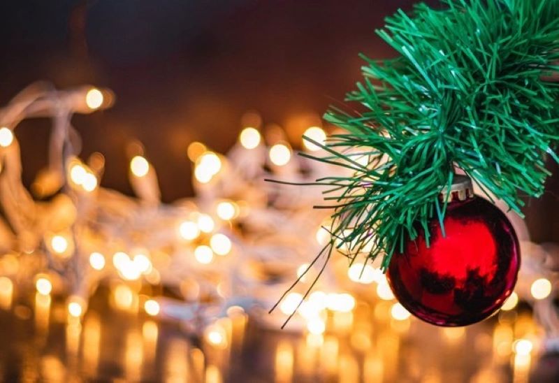 From Carols to Candles: The Customs of a Traditional Christmas Eve