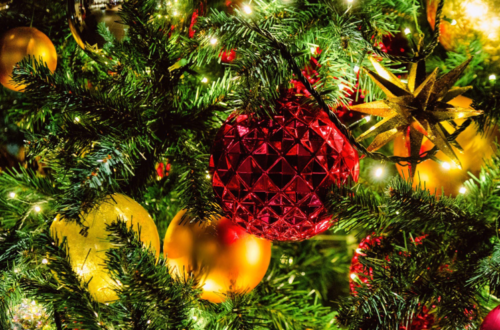 Choosing the Perfect Tree Skirt for the Holidays