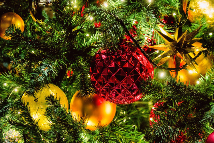 Choosing the Perfect Tree Skirt for the Holidays